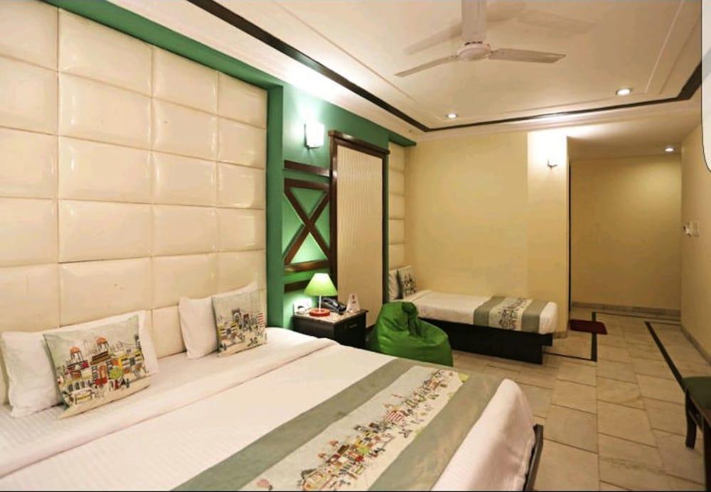 Hotel Unistar New Delhi Exterior photo
