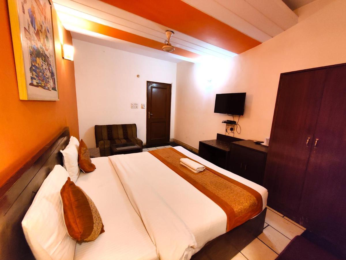 Hotel Unistar New Delhi Exterior photo