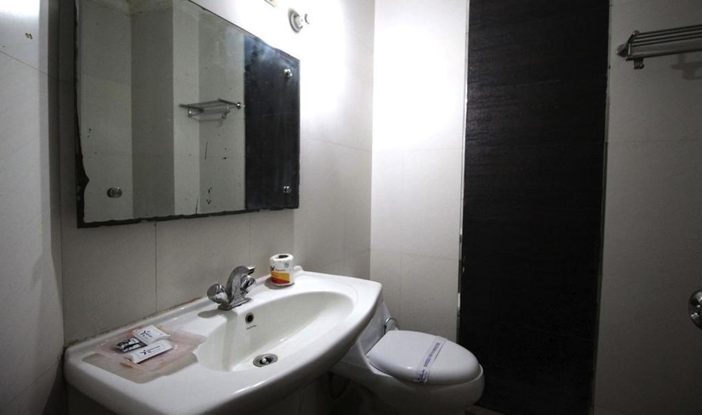 Hotel Unistar New Delhi Exterior photo