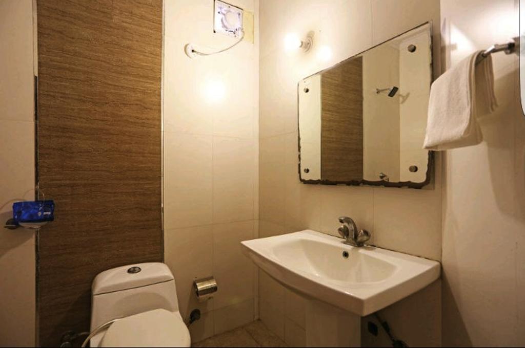 Hotel Unistar New Delhi Exterior photo