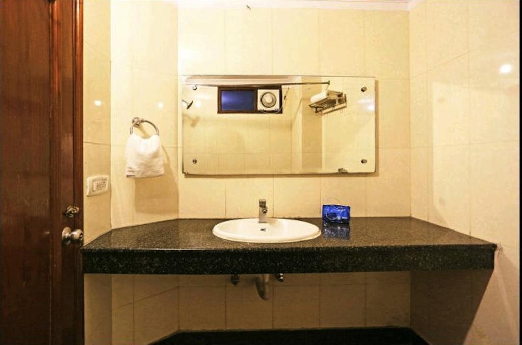 Hotel Unistar New Delhi Exterior photo