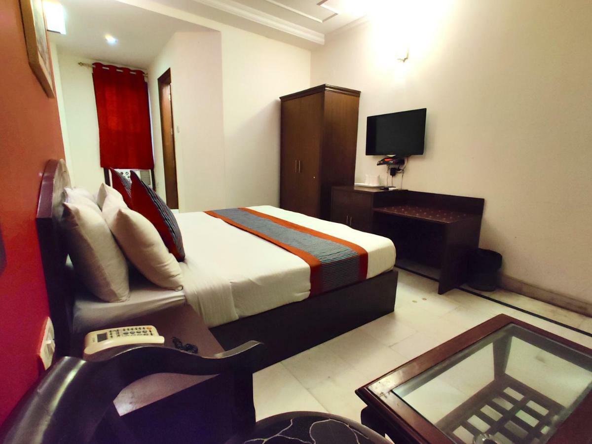 Hotel Unistar New Delhi Exterior photo