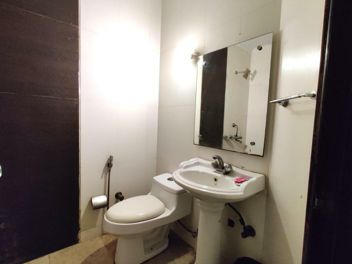 Hotel Unistar New Delhi Exterior photo