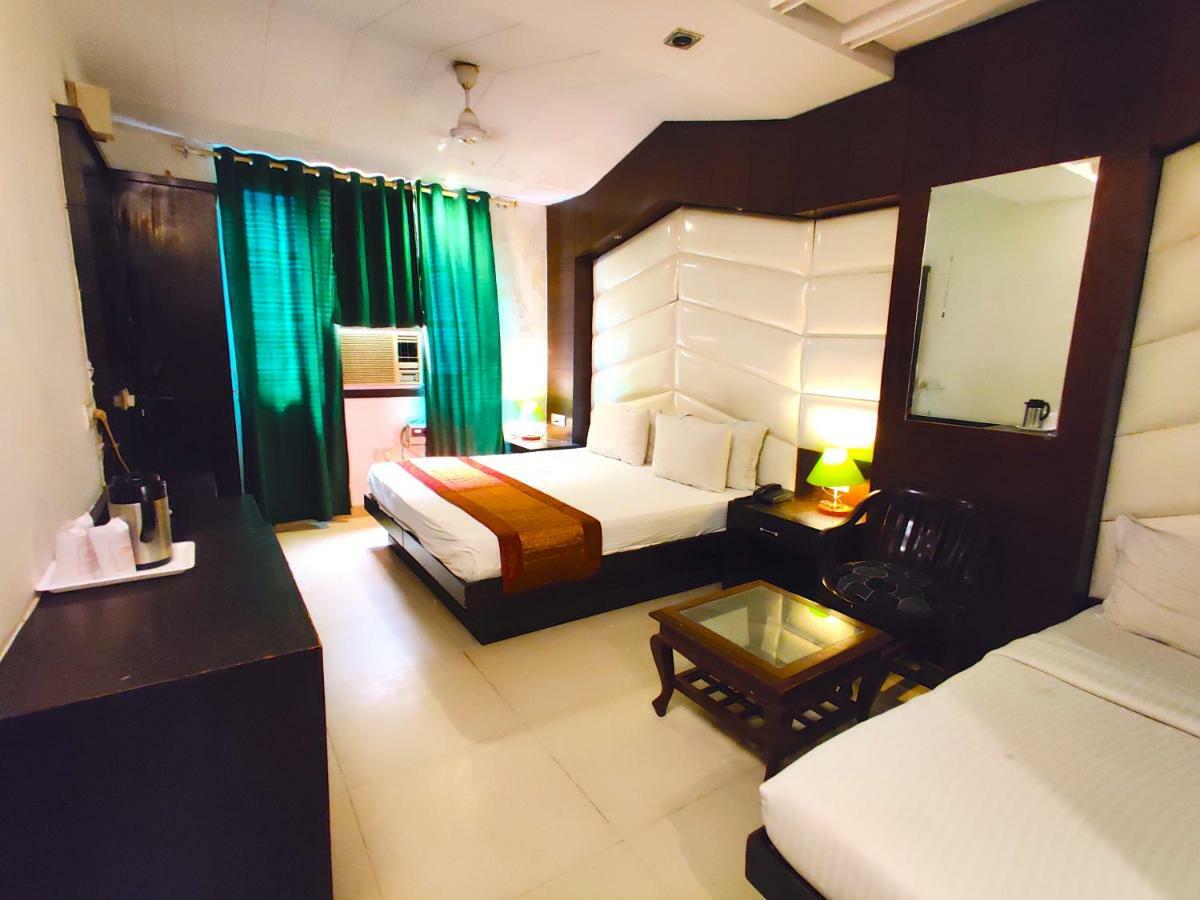 Hotel Unistar New Delhi Exterior photo
