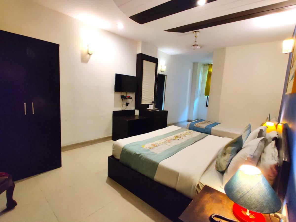 Hotel Unistar New Delhi Exterior photo