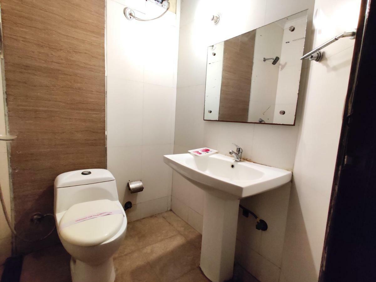 Hotel Unistar New Delhi Exterior photo