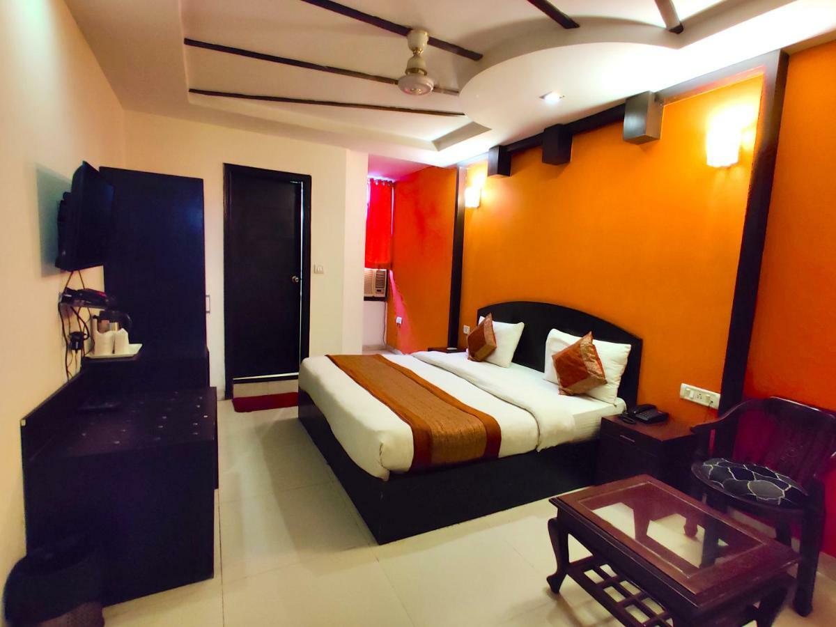 Hotel Unistar New Delhi Exterior photo